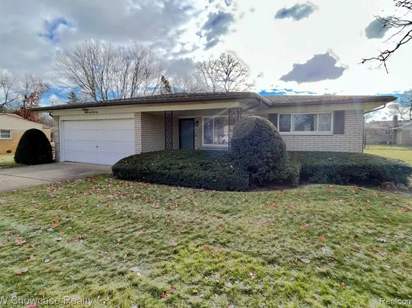 8141 Rene Ct, White Lake, MI 48386