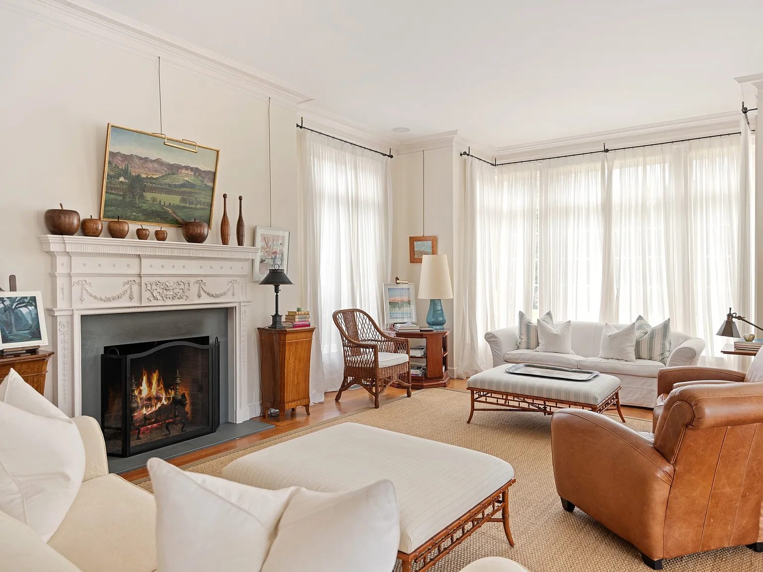 Elegant Home in the Southampton Estate Section — Photo 3