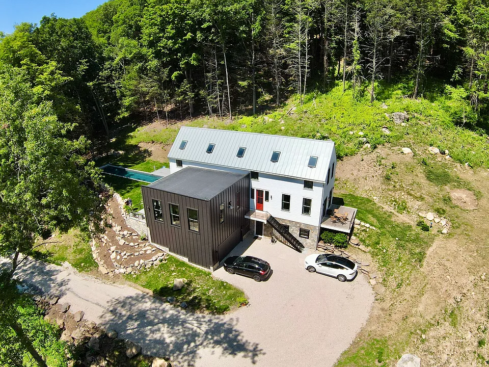 82 Cobble Rd