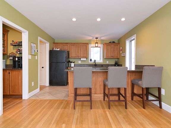 4th image of 150 North Road