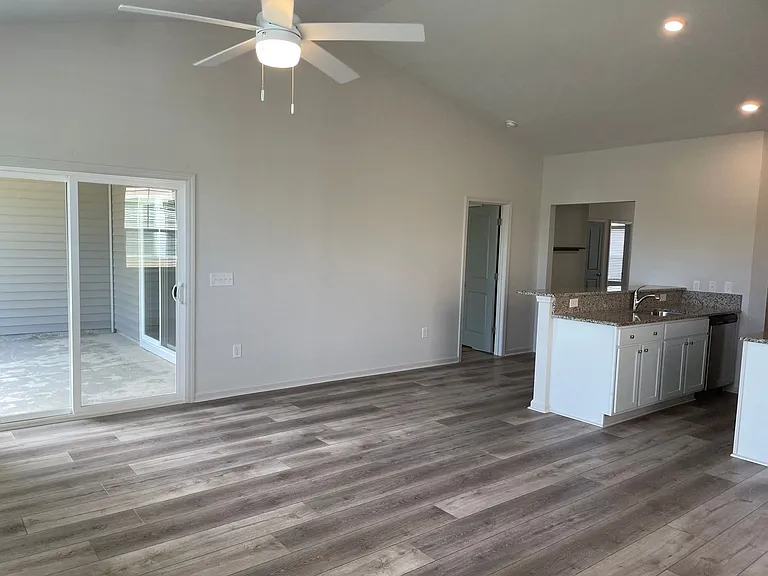 3023 Cedar Creek Ln — Photo 6