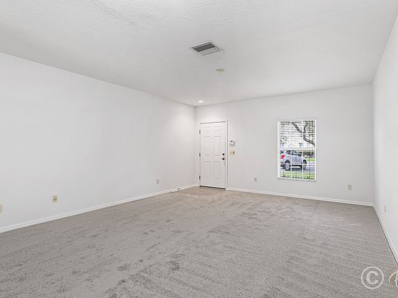 4th image of 15807 Fishhawk Falls Dr