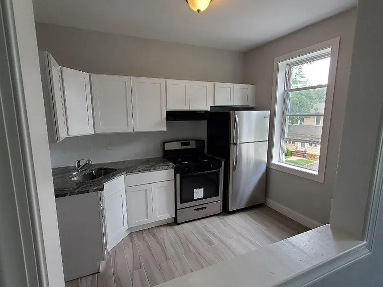 230 Washington St — Photo 4