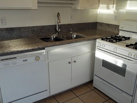 3rd image of 267 1/2 Bennett Ave