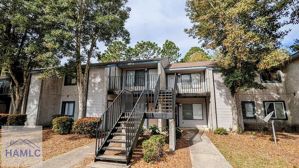 3 bed, 2.0 bath, 1304 sqft, $1,175 — Photo 1