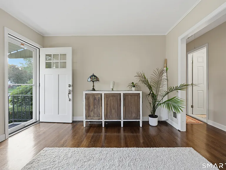 91 Bertrose Ave — Photo 4
