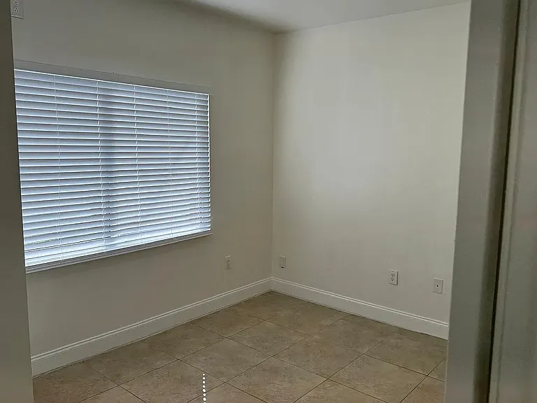 1129 SW 10th St #1 — Photo 16