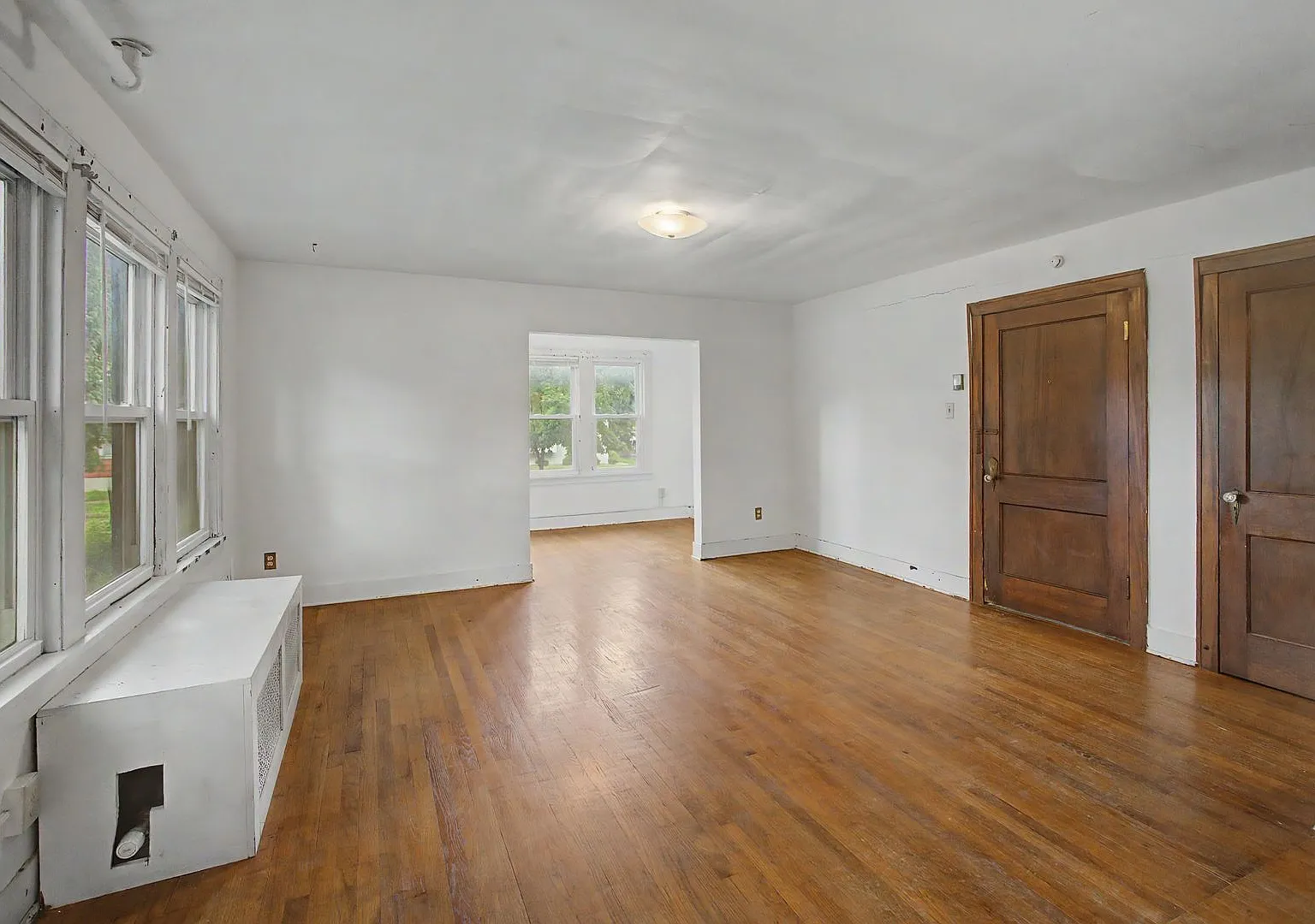 Charming & Convenient 2 Bedroom Near UIUC Great Location! — Photo 4