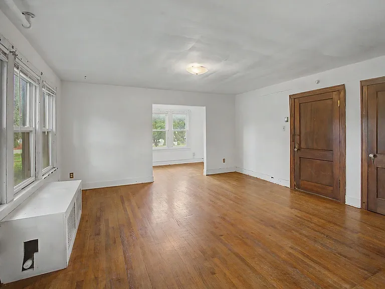 407 W Green St #2 — Photo 4