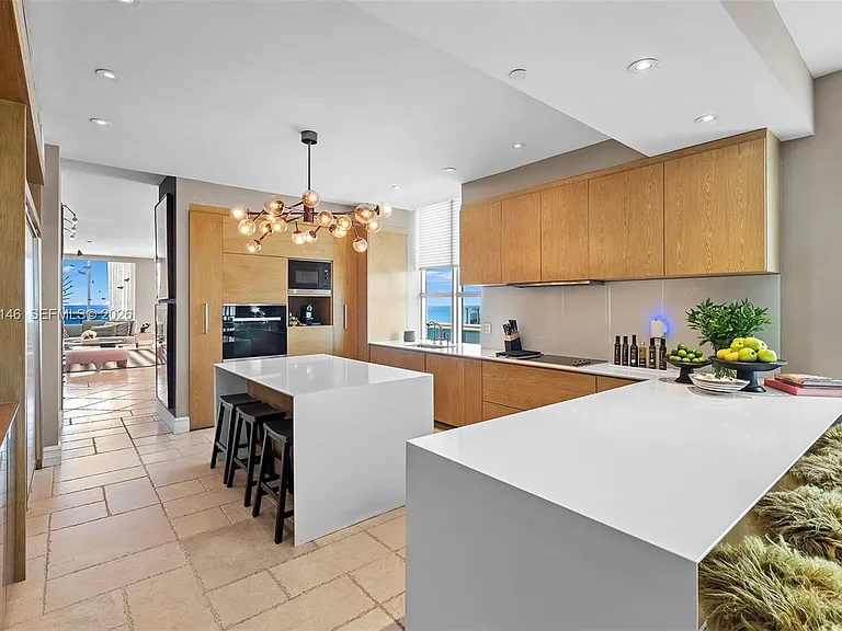 5801 Collins Ave #Penthouse 1600 — Photo 29