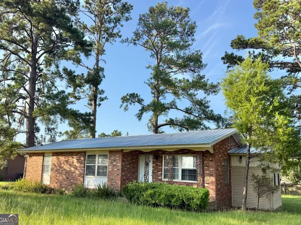 36 Strozier St, Mc Rae, GA 31055
