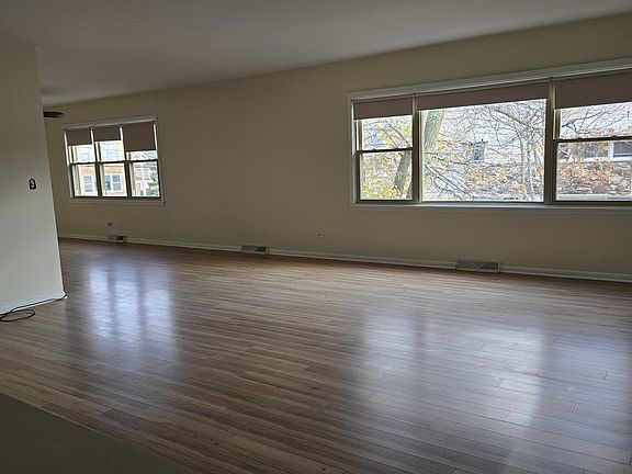 3rd image of 6305 N Milwaukee Ave #C