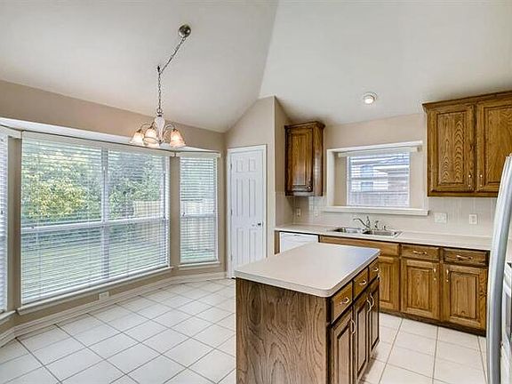 4th image of 210 Douglas Dr