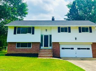 21113 Willow Ln, Strongsville, OH 44149