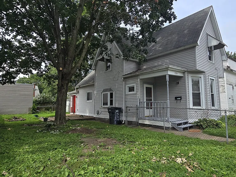 224 Catherine St — Photo 17