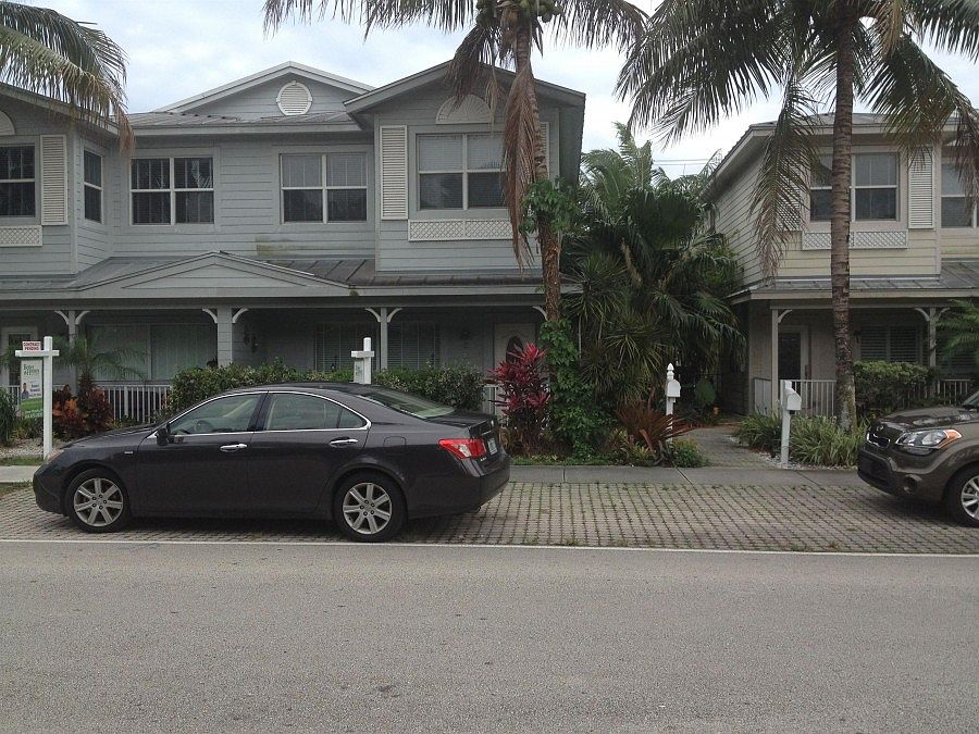 1st image of 400 NE 21st Ct