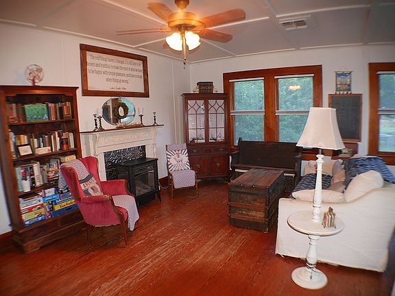 2nd image of 130 Idlewilde Blvd