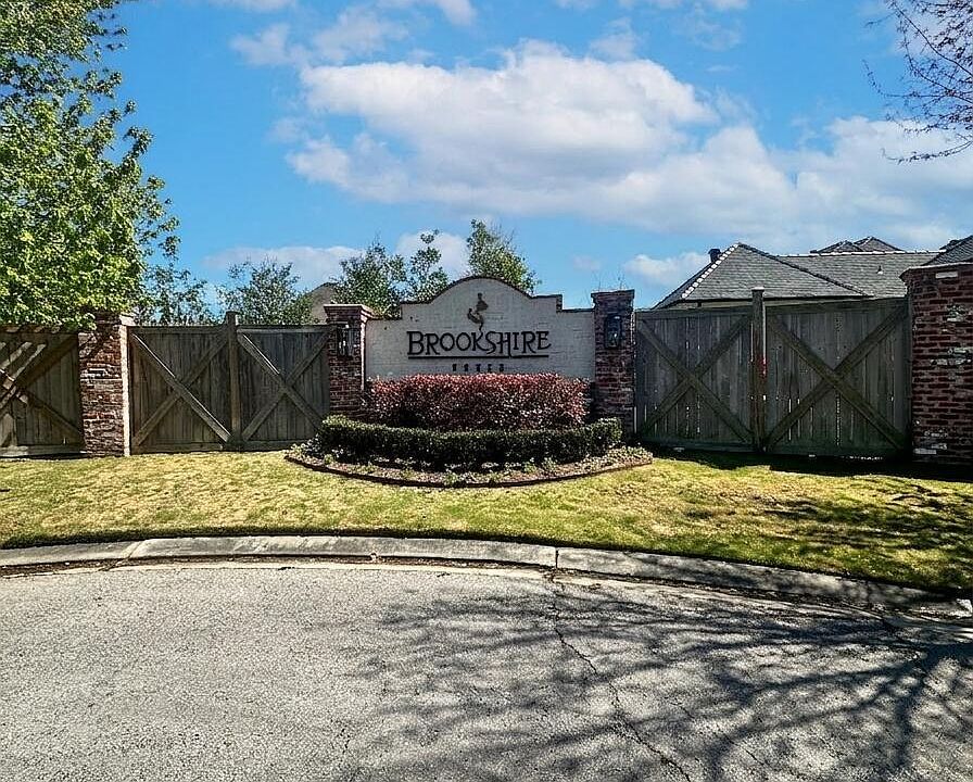 1st image of 205 Rutherford Ct