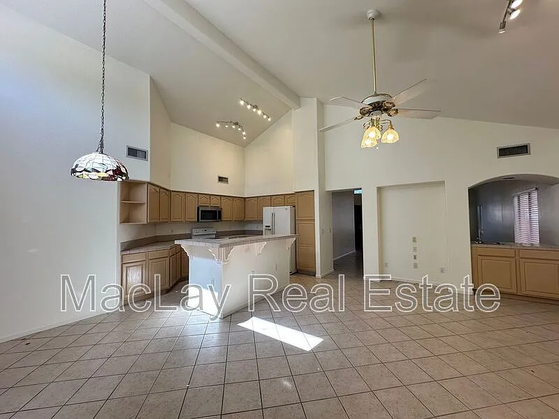 4 bed, 2.0 bath, 2096 sqft, $2,495 — Photo 3