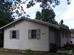 607 N 6th St, Coleman, MI 48618