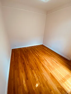 Rented by Metropolis Real Estate of Manhattan | media 9