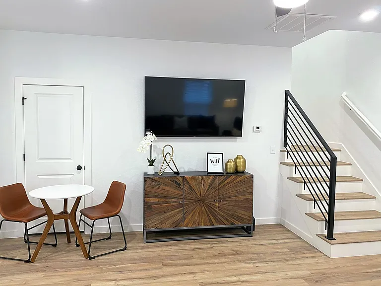 117 N School Ave #4 — Photo 5