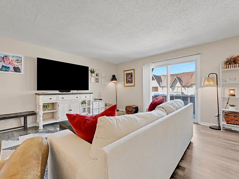 6228 Robinson St #4R — Photo 13