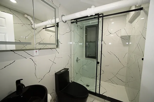 Bathroom, photo 1