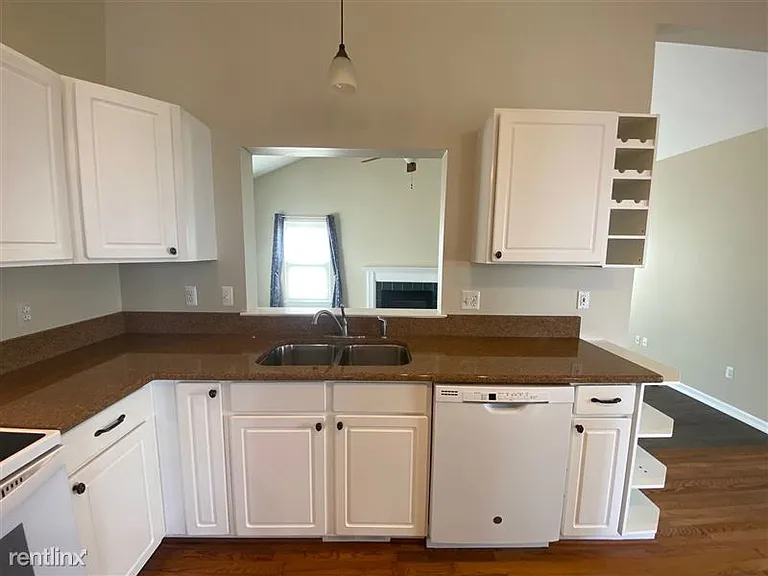 6710 Summerdale Ct E — Photo 8