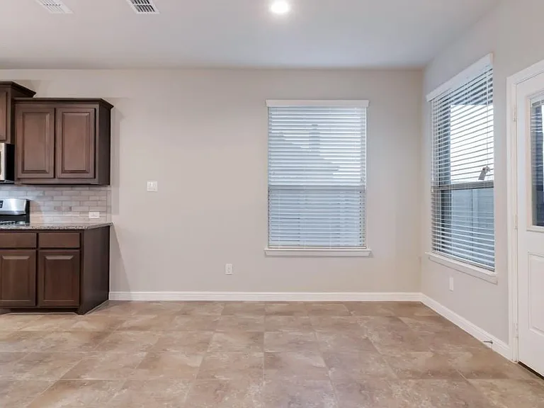 9925 Wynndel Trl — Photo 4