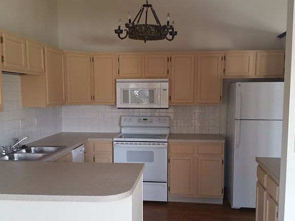2nd image of 1943 Meadow Dr #B2