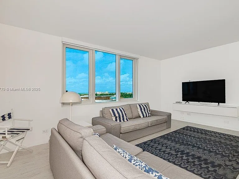 2301 Collins Ave #1032 — Photo 5