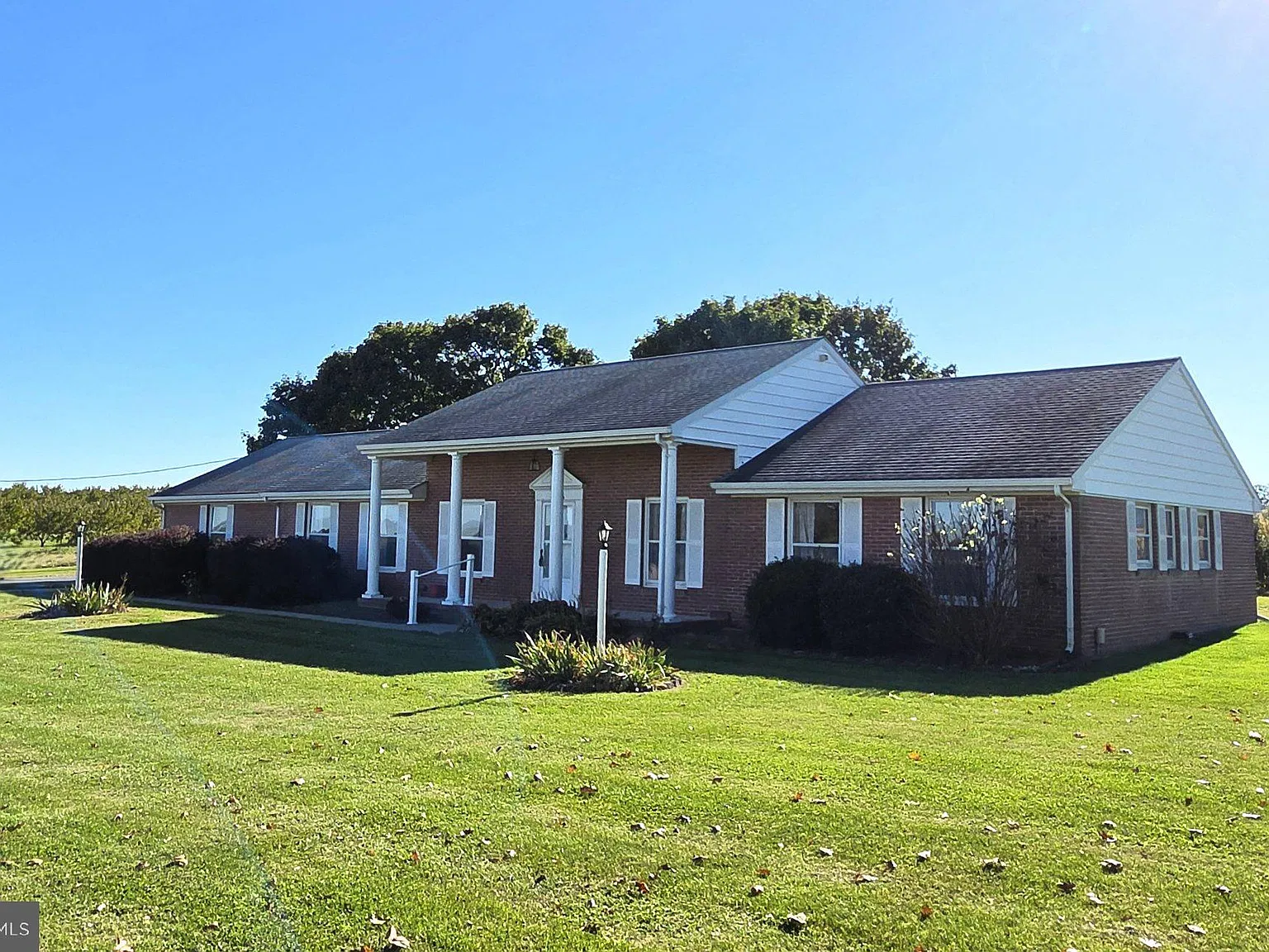 4 bed, 2.0 bath, 2000 sqft, $2,500 — Photo 2