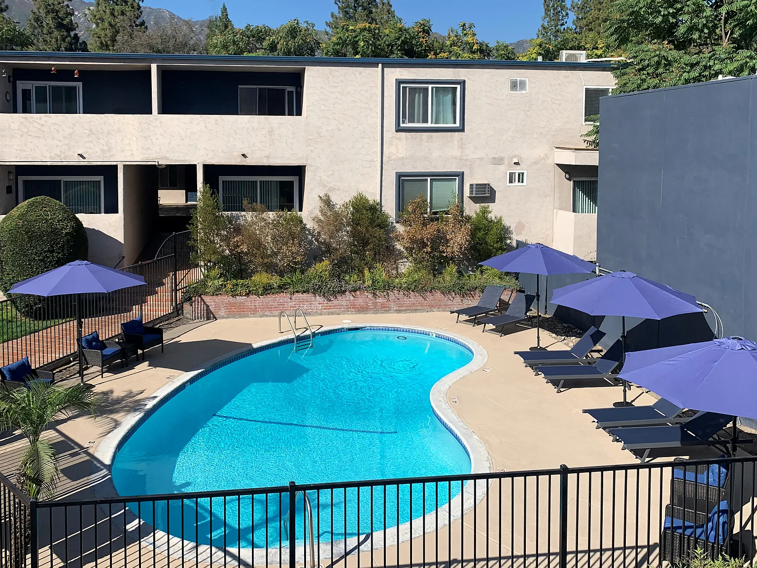 Americana La Crescenta — Photo 2