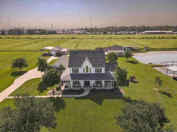 5739 N River Rd, Port Allen, LA 70767
