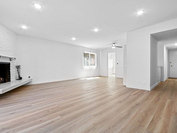 5th image of 828 18th St APT 1