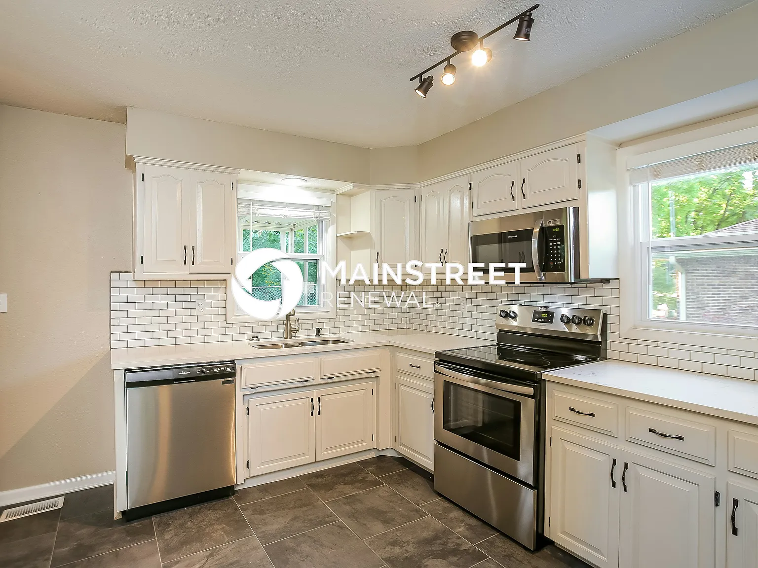 215 Maple St — Photo 4