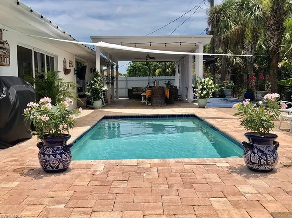 283 Cypress Way W, Naples, FL 34110