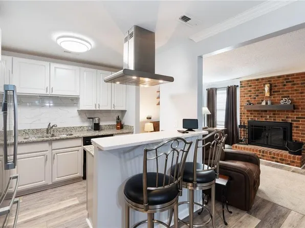 916 Wildwood Square Ct, Virginia Beach, VA 23454