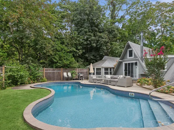 10 Oak Ln, Sag Harbor, NY 11963