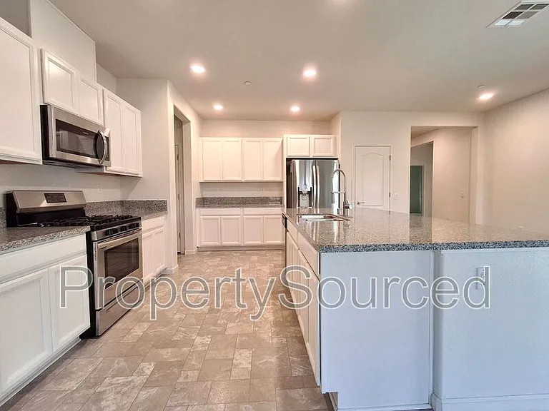 2687 Taft Ave — Photo 3