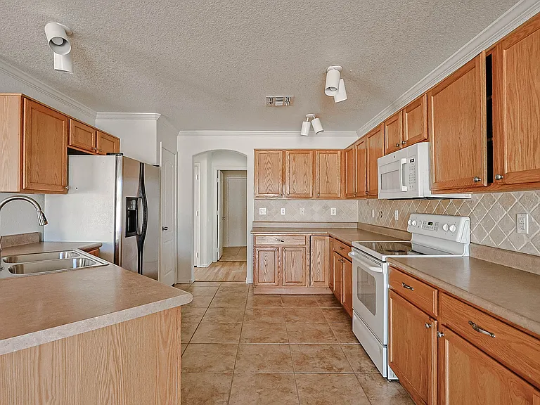 3225 N 130th Ave — Photo 18