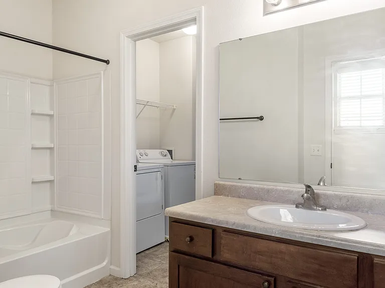 Ironwood Apartments and Townhomes — Photo 48