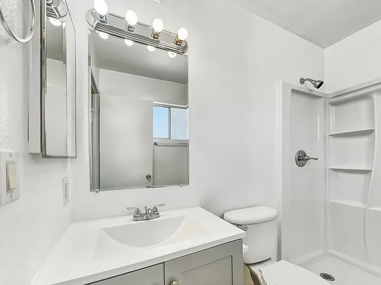 5634 W Hubbell St — Photo 2