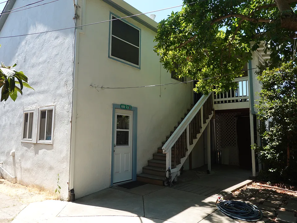 608 1/2 Sierra Blvd #A