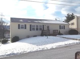 10 Blue Juniata Dr, Lewistown, PA 17044