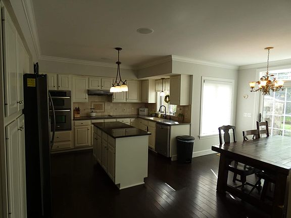 2nd image of 39 Chelsea Park