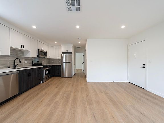 4th image of 611 N Occidental Blvd APT 5