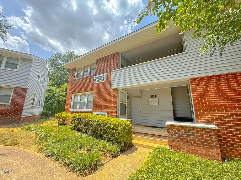 705 Daniels St #C — Photo 1