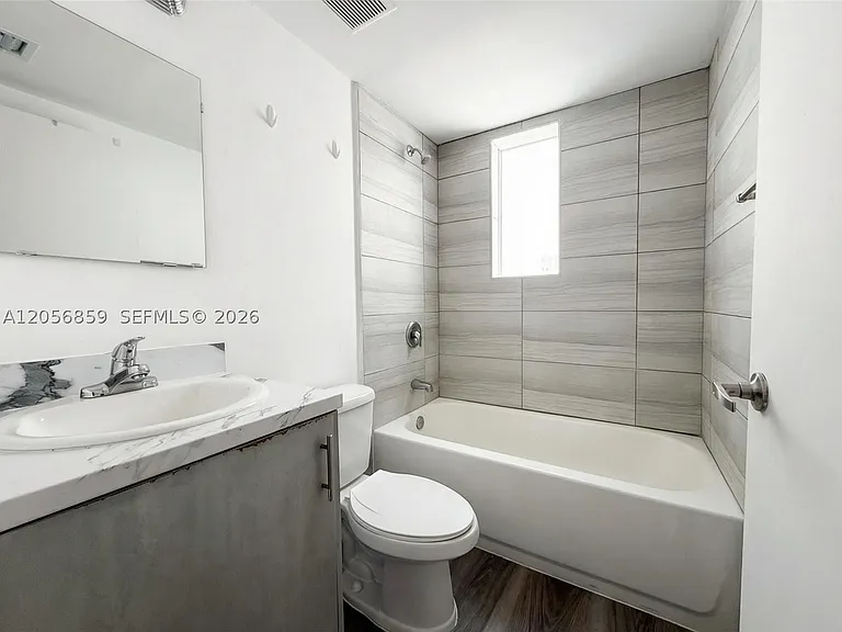 1710 NW 1st Ct — Photo 3